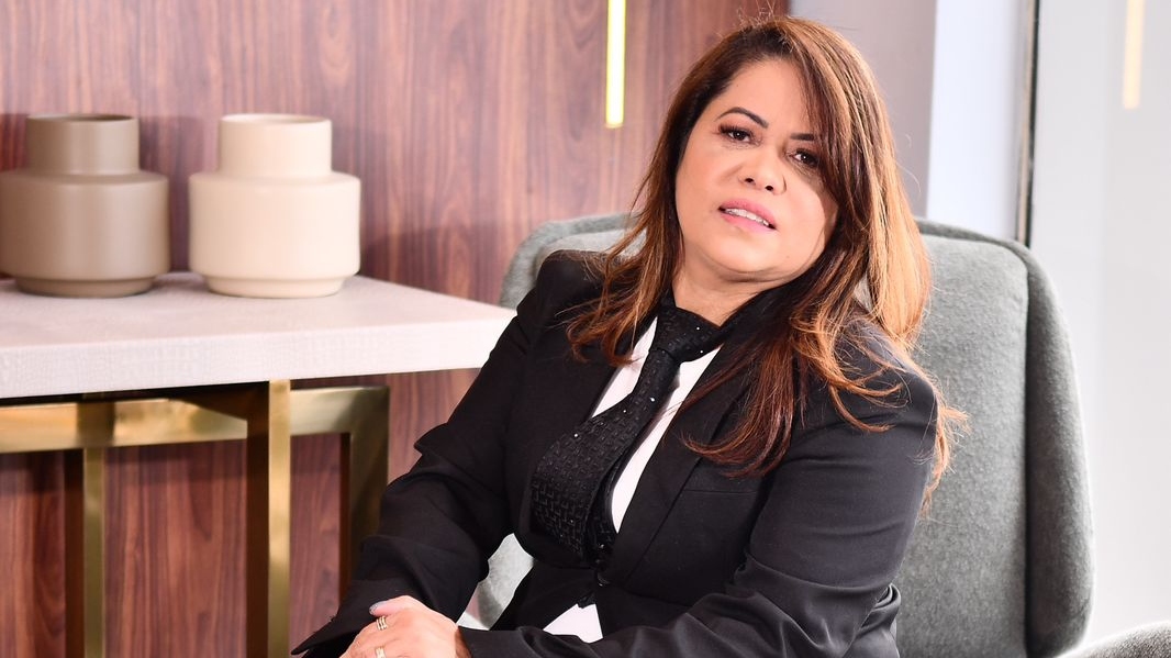 Advogada especializada em Direito Empresarial, Regina Sena conquistou uma sólida reputação no meio jurídico